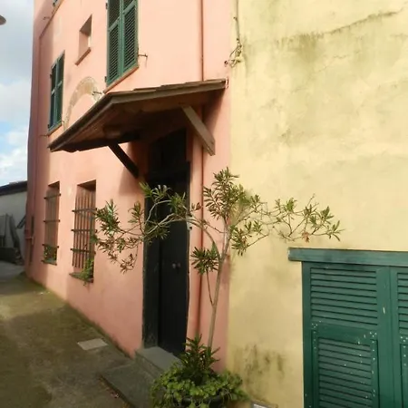 Trilocale In Dimora Tipica Montale (Liguria)