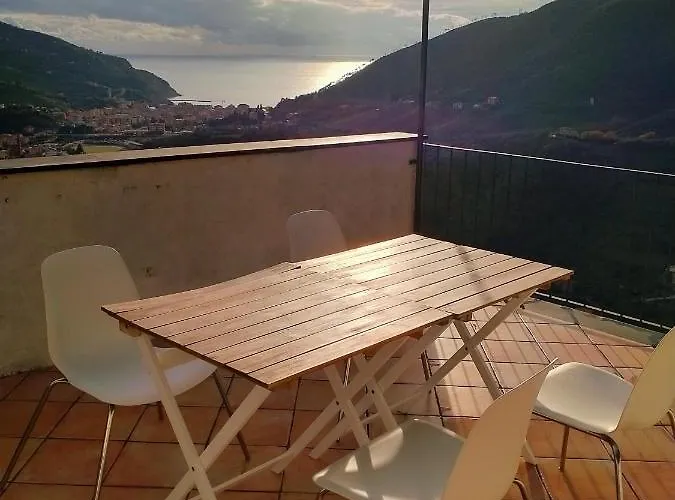 Lejlighed Trilocale In Dimora Tipica Montale (Liguria)