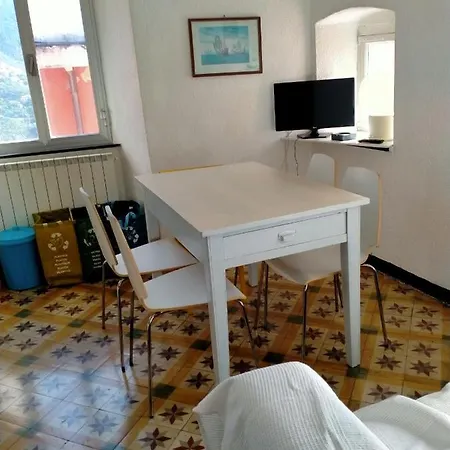 Trilocale In Dimora Tipica Montale (Liguria)